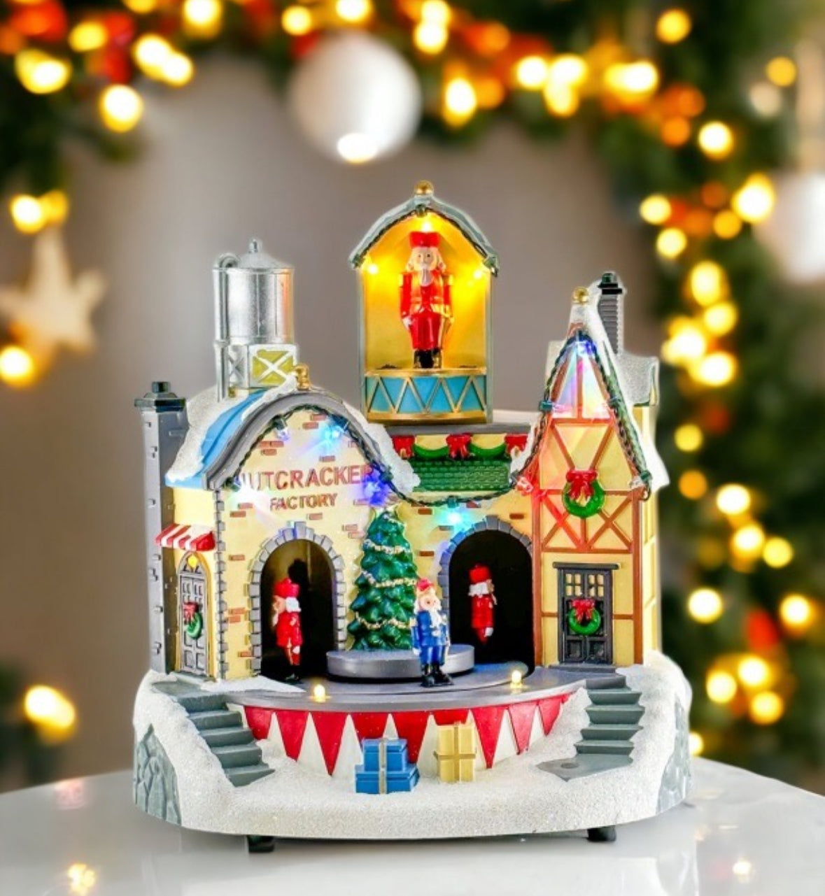 Vila Natalina Fábrica de Quebra Nozes Musical Com Luz 22cm