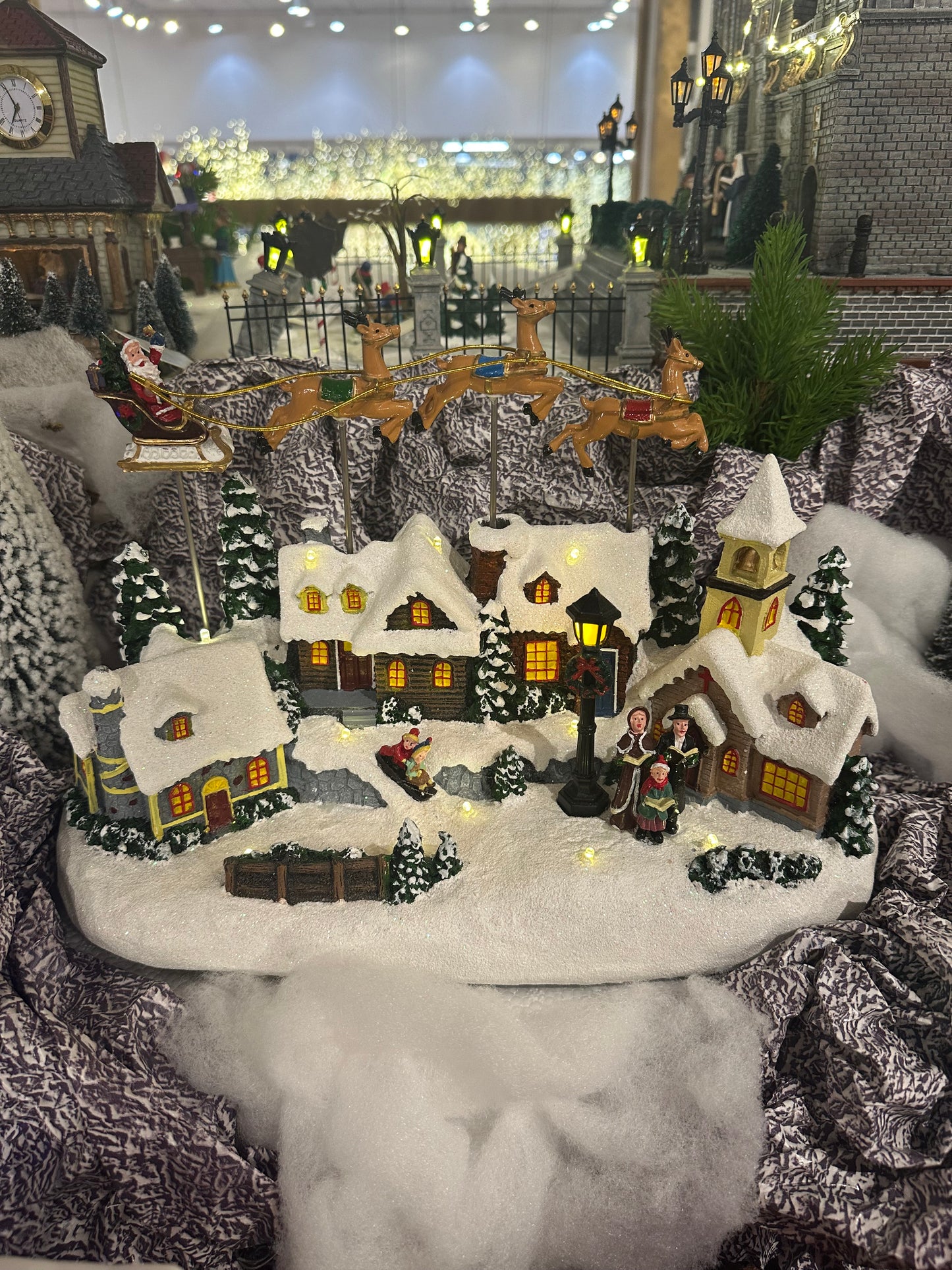 Vila Natalina Papai Noel Trenó na Neve com Luz e Movimento